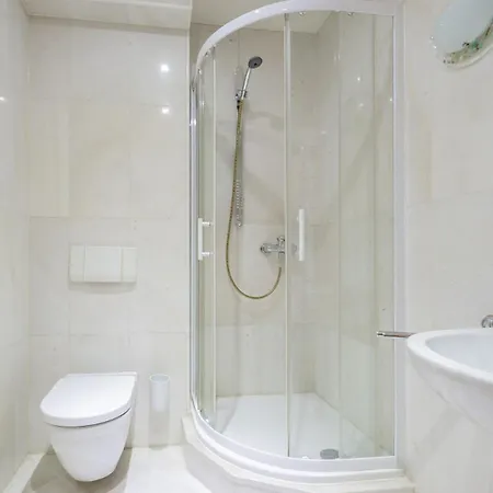 Sonnendurchflutetes 215qm Loft Fuer 6 Personen Apartmán *
